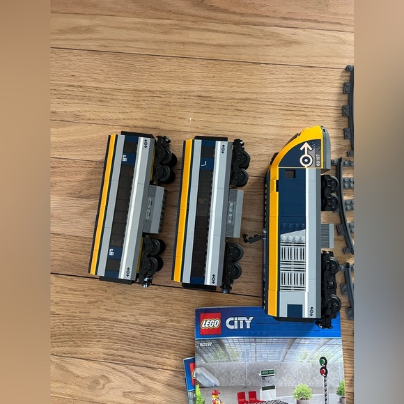 LEGO CITY 🧱🚄 RETIRED Passenger Train Lego 61097 - Picture 8 of 10